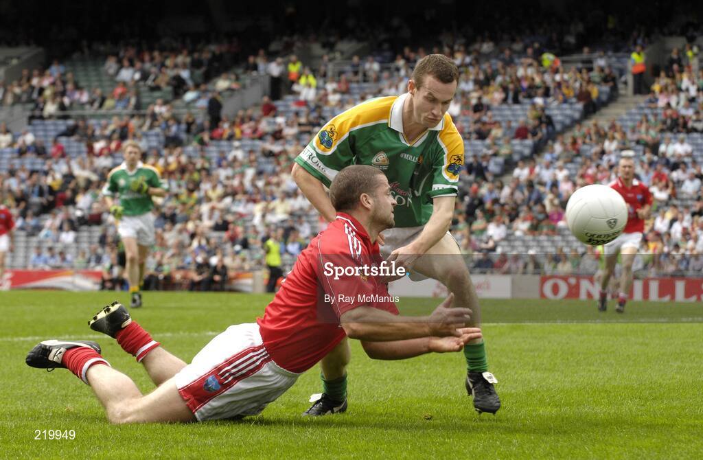 27 August 2006; Colin Gloss, Louth, in action against Donal Brennan, Leitrim. Tommy Murphy Cup Final, Louth v Leitrim, Croke Park, Dublin. Picture credit; Ray McManus / SPORTSFILE