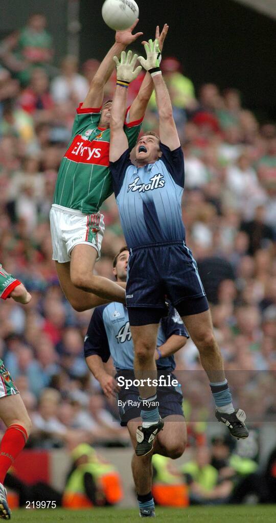 27 August 2006; Pat Harte, Mayo, and Darren Magee, Dublin, contest a high ball. Bank of Ireland All-Ireland Senior Football Championship Semi-Final, Dublin v Mayo, Croke Park, Dublin. Picture credit; Ray Ryan / SPORTSFILE