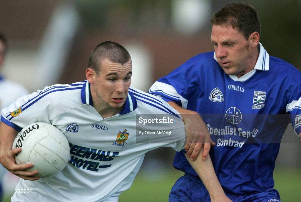 27 August 2006; James Bateson, Ballinderry, in action against Manus McShane, Bellaghy. The Elk Derry Senior Football Championship Quarter Final, Bellaghy v Ballinderry, Ballinascreen, Co. Derry. Picture credit: Oliver McVeigh / SPORTSFILE
