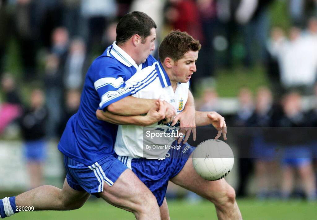 27 August 2006; Conleth Gilligan, Ballinderry, in action against Louis McPeake, Bellaghy. The Elk Derry Senior Football Championship Quarter Final, Bellaghy v Ballinderry, Ballinascreen, Co. Derry. Picture credit: Oliver McVeigh / SPORTSFILE