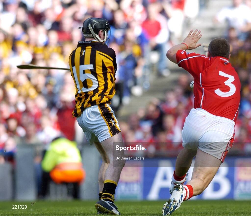 3 September 2006; Aiden Fogarty, Kilkenny, scores a goal ahead of Cork's Diarmuid O'Sullivan. Guinness All-Ireland Senior Hurling Championship Final, Cork v Kilkenny, Croke Park, Dublin. Picture credit: Damien Eagers / SPORTSFILE