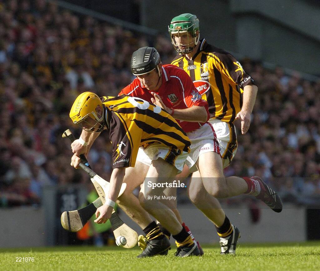 3 September 2006; Kilkenny's James 'Cha' Fitzpatrick, supported by team-mate Henry Shefflin, in action against John Gardiner, Cork. Guinness All-Ireland Senior Hurling Championship Final, Cork v Kilkenny, Croke Park, Dublin. Picture credit: Pat Murphy / SPORTSFILE