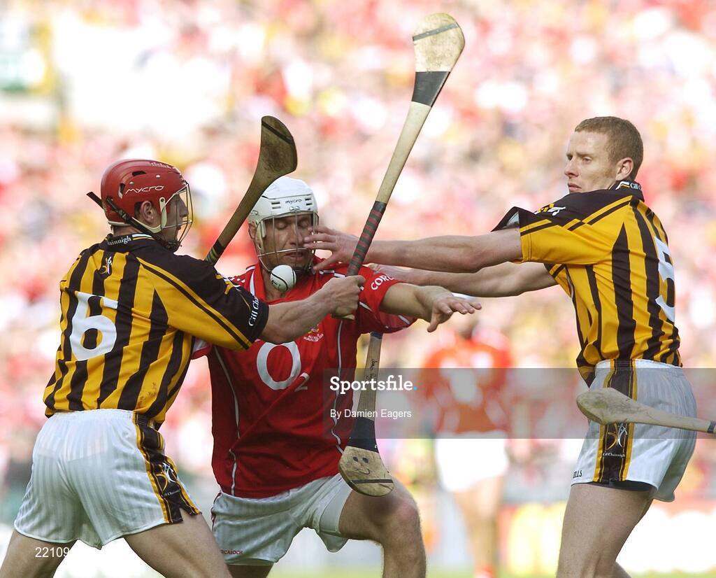 3 September 2006; Timmy McCarthy, Cork, in action against John Tennyson, left, and James Ryall, Kilkenny. Guinness All-Ireland Senior Hurling Championship Final, Cork v Kilkenny, Croke Park, Dublin. Picture credit: Damien Eagers / SPORTSFILE