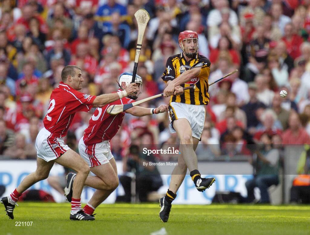 3 September 2006; John Tennyson, Kilkenny, in action against Ben O'Connor, left, and Kieran Murphy, Cork. Guinness All-Ireland Senior Hurling Championship Final, Cork v Kilkenny, Croke Park, Dublin. Picture credit: Brendan Moran / SPORTSFILE