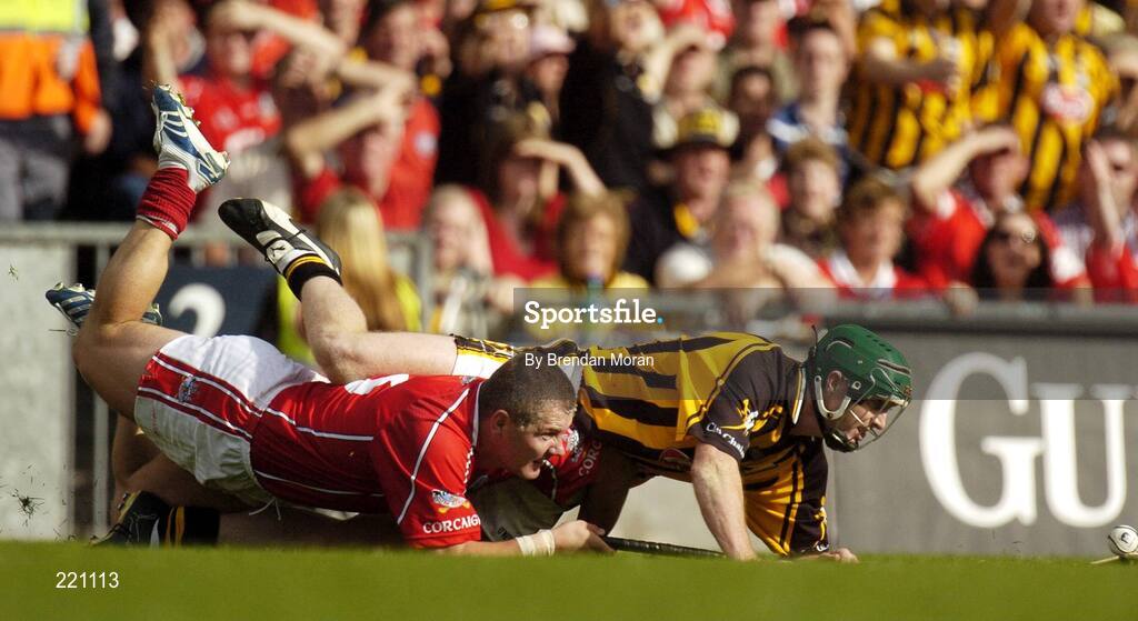 3 September 2006; Henry Shefflin, Kilkenny, in action against Diarmuid O'Sullivan, Cork. Guinness All-Ireland Senior Hurling Championship Final, Cork v Kilkenny, Croke Park, Dublin. Picture credit: Brendan Moran / SPORTSFILE