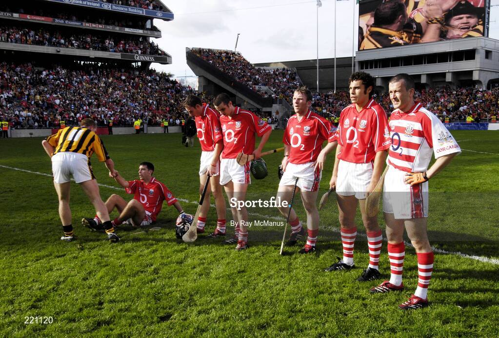 3 September 2006; Henry Shefflin, Kilkenny, commiserates with Cork players, l to r, Ronan Curran, John Gardiner, Kieran Murphy, Sarsfields, Wayne Sherlock, Sean Og O hAilpin and Donal Og Cusack. Guinness All-Ireland Senior Hurling Championship Final, Cork v Kilkenny, Croke Park, Dublin. Picture credit: Ray McManus / SPORTSFILE