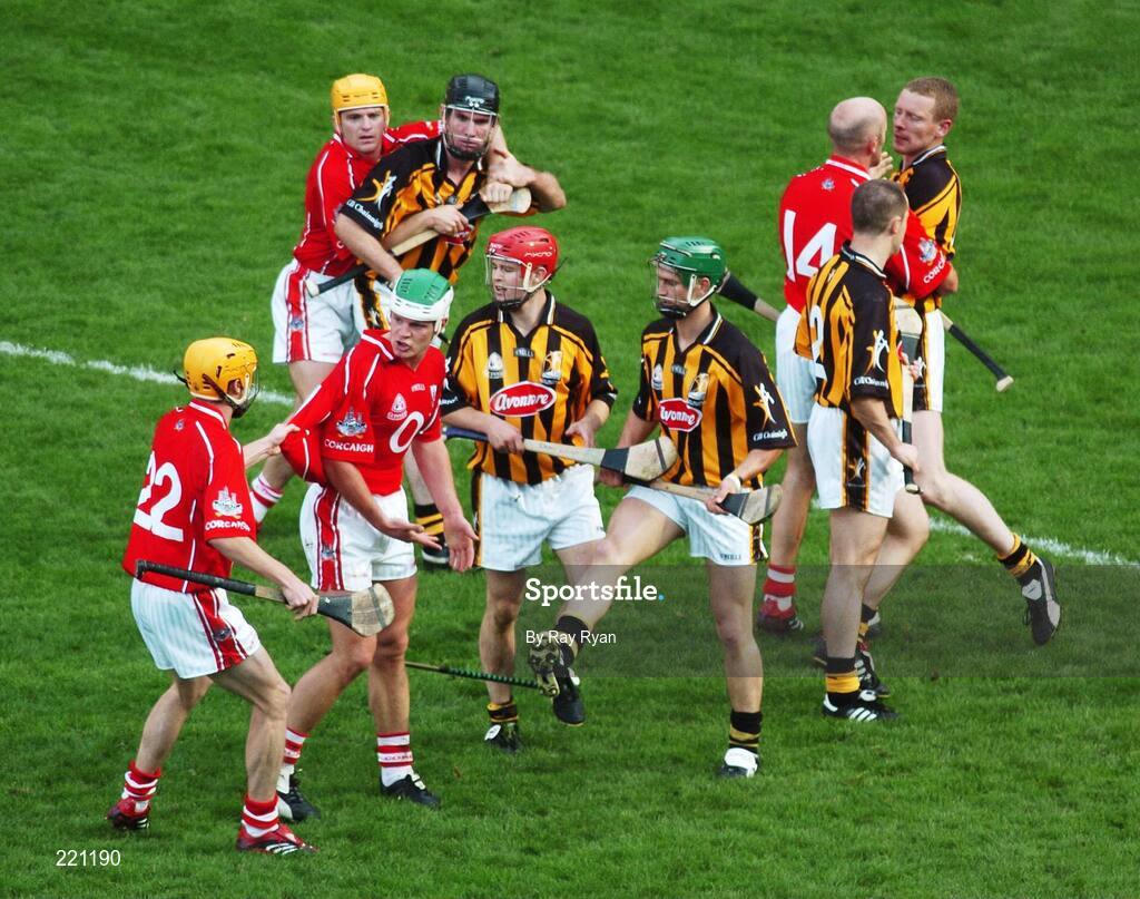 3 September 2006; Cork and Kilkenny players square up to each other during the last minutes of the game. Guinness All-Ireland Senior Hurling Championship Final, Cork v Kilkenny, Croke Park, Dublin. Picture credit: Ray Ryan / SPORTSFILE