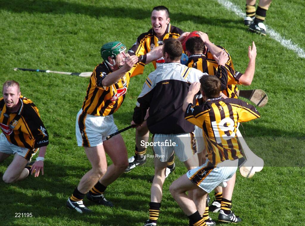 3 September 2006; Kilkenny players celebrate after the final whistle. Guinness All-Ireland Senior Hurling Championship Final, Cork v Kilkenny, Croke Park, Dublin. Picture credit: Ray Ryan / SPORTSFILE