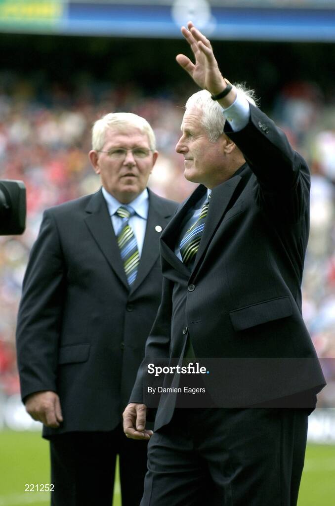 3 September 2006; Goalkeeper Damien Martin waves to the crowd as captain Padraig Horan looks on. Both were members of  the 1981 Offaly team who were All-Ireland Hurling champions. Guinness All-Ireland Senior Hurling Championship Final, Cork v Kilkenny, Croke Park, Dublin. Picture credit: Damien Eagers / SPORTSFILE