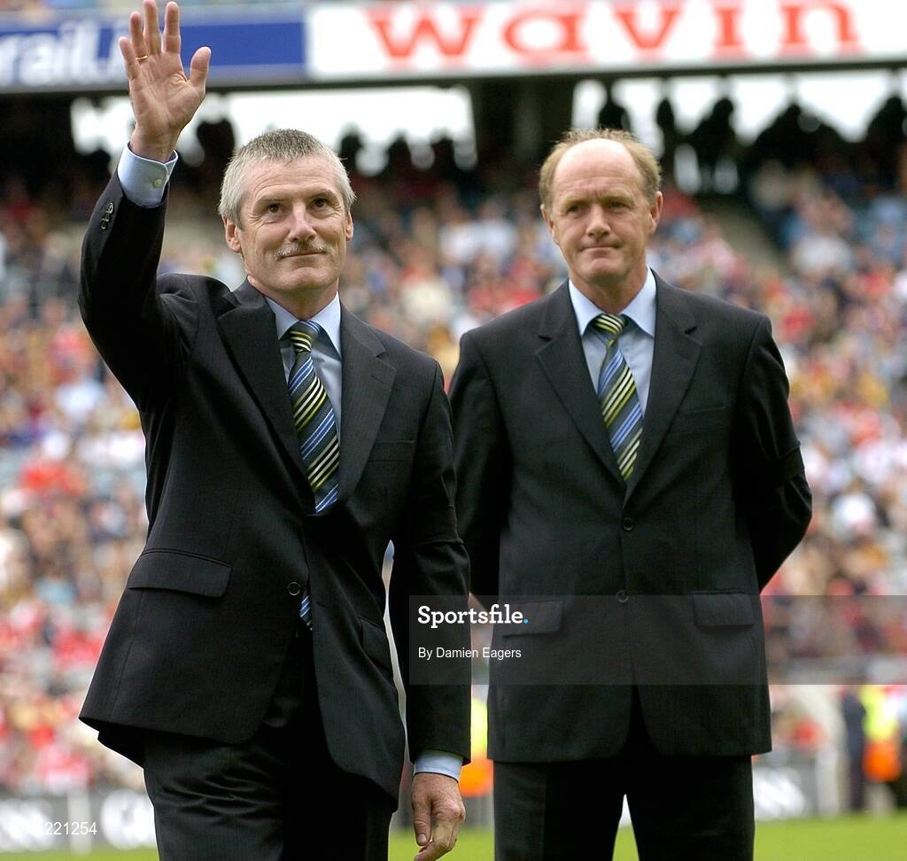 3 September 2006; Aidan Fogarty waves to the crowd as team-mate Pat Delaney looks on. Both where members of the 1981 Offaly team who were All-Ireland Hurling champions. Guinness All-Ireland Senior Hurling Championship Final, Cork v Kilkenny, Croke Park, Dublin. Picture credit: Damien Eagers / SPORTSFILE