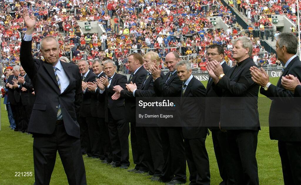 3 September 2006; Liam Hogan, member of the 1981 Offaly team who were All-Ireland Hurling Champions, waves to the crowd. Guinness All-Ireland Senior Hurling Championship Final, Cork v Kilkenny, Croke Park, Dublin. Picture credit: Damien Eagers / SPORTSFILE