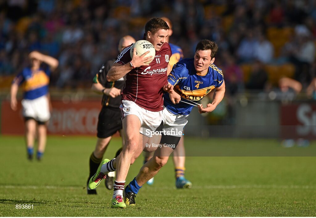 26 July 2014; Shane Walsh, Galway, in action against Ciarán McDonald, Tipperary. GAA Football All Ireland Senior Championship, Round 4A, Galway v Tipperary. O'Connor Park, Tullamore, Co. Offaly. Picture credit: Barry Cregg / SPORTSFILE