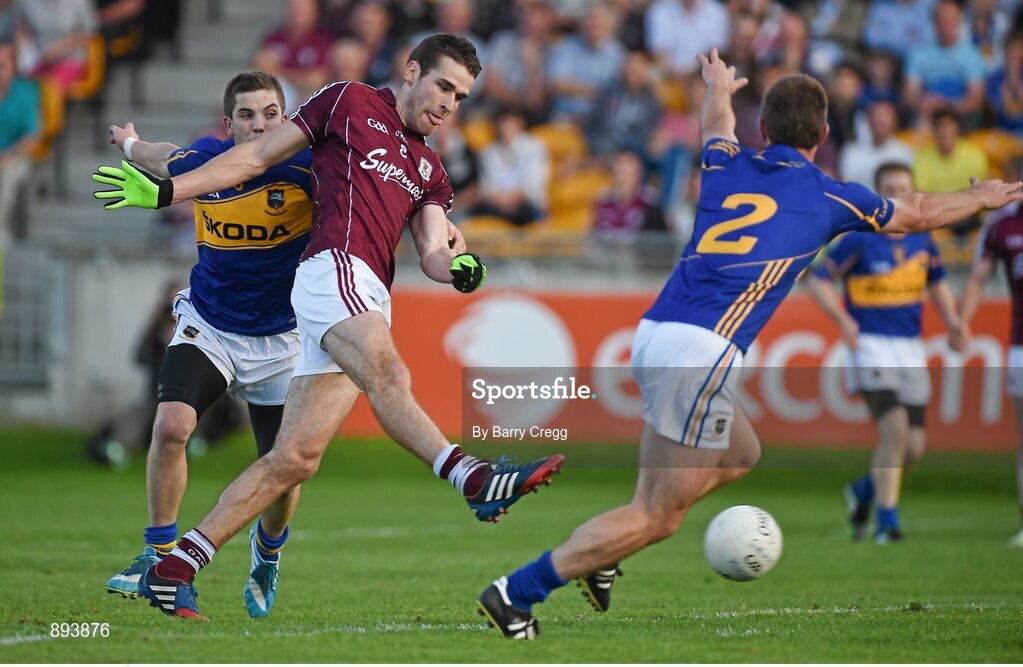 26 July 2014; Fontáin Ó Curraoin, Galway, shoots to score his side's first goal of the game despite the attempts of Robbie Kiely, left, and John Coghlan, Tipperary. GAA Football All Ireland Senior Championship, Round 4A, Galway v Tipperary. O'Connor Park, Tullamore, Co. Offaly. Picture credit: Barry Cregg / SPORTSFILE