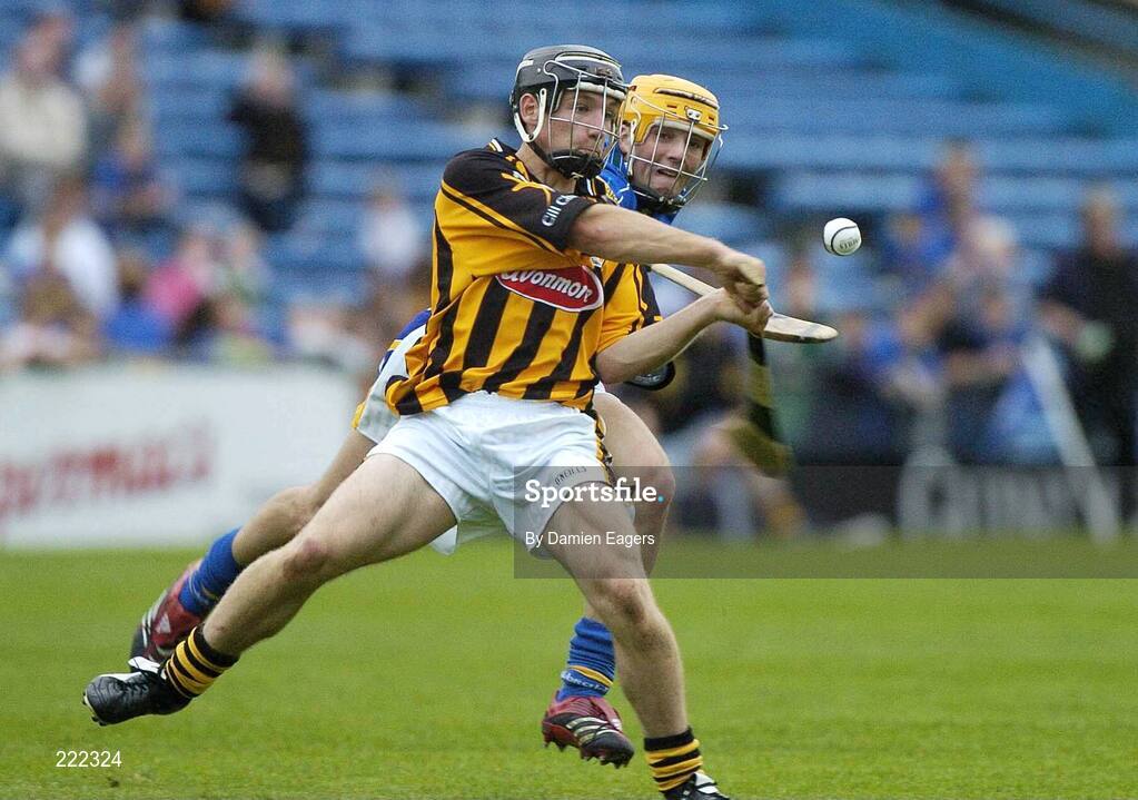 16 September 2006; Richie Hogan, Kilkenny, scores the last point of the match as Tipperary's James Woodlock challenges. Erin All-Ireland U21 Hurling Championship Final Replay, Tipperary v Kilkenny, Semple Stadium, Thurles. Picture credit: Damien Eagers / SPORTSFILE