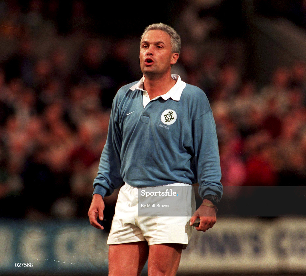 10 September 1999; Referee Alan Lewis during the Representative Match between Munster and Ireland XV at Musgrave Park in Cork. Photo by Matt Browne/Sportsfile