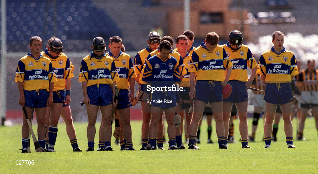 15 August 1999; The Clare team stand for a minutes silence, to mark the one year anniversary of the Omagh bombing, prior to the Guinness All-Ireland Senior Hurling Championship Semi-Final match between Kilkenny and Clare at Croke Park in Dublin. Photo by Aoife Rice/Sportsfile
