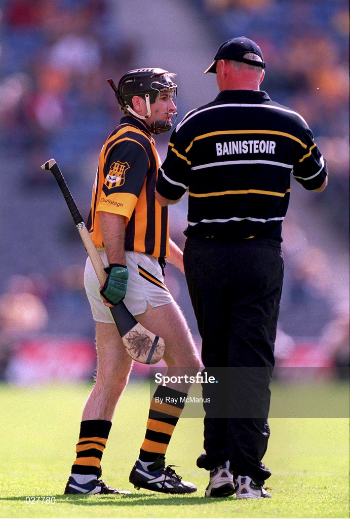 15 August 1999; Kilkenny's DJ Carey speaks with manager Brian Cody during the Guinness All-Ireland Senior Hurling Championship Semi-Final match between Kilkenny and Clare at Croke Park in Dublin. Photo by Ray McManus/Sportsfile