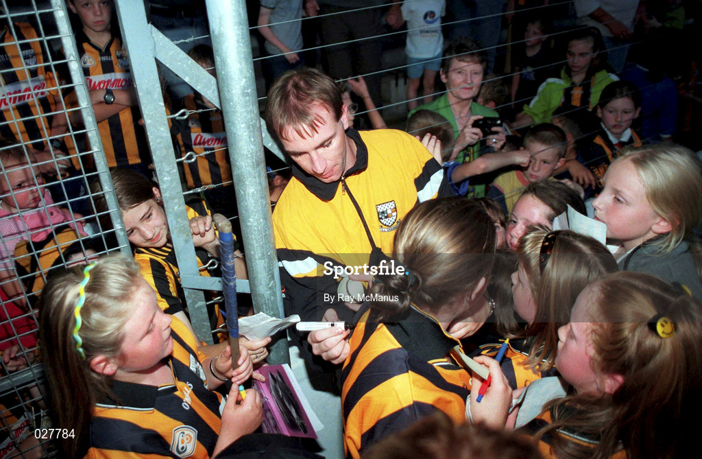 1 September 1999; Kilkenny's DJ Carey signs autographs  during a training session, at Nowlan Park, Kilkenny, in advance of the Guinness All-Ireland Senior Hurling Championship Final. Photo by Ray McManus/Sportsfile