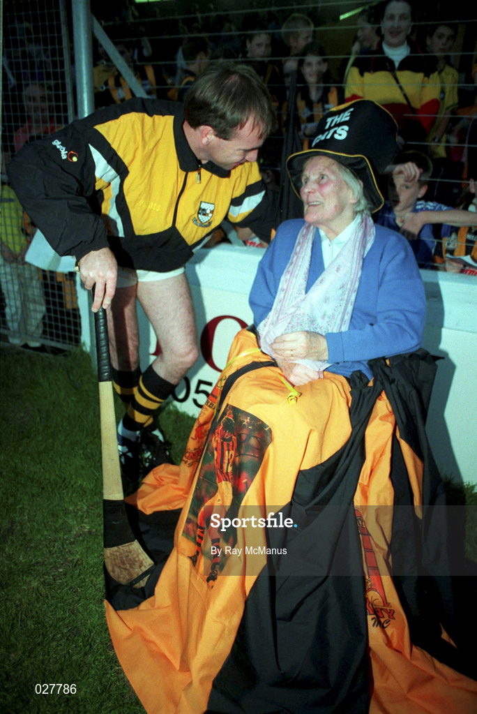 1 September 1999; Kilkenny's DJ Carey meets supporter Nell O'Connell, age 77, from Ossary Park, who has attended 47 All-Ireland Finals during a press night, at Nowlan Park, Kilkenny, in advance of the Guinness All-Ireland Senior Hurling Championship Final. Photo by Ray McManus/Sportsfile