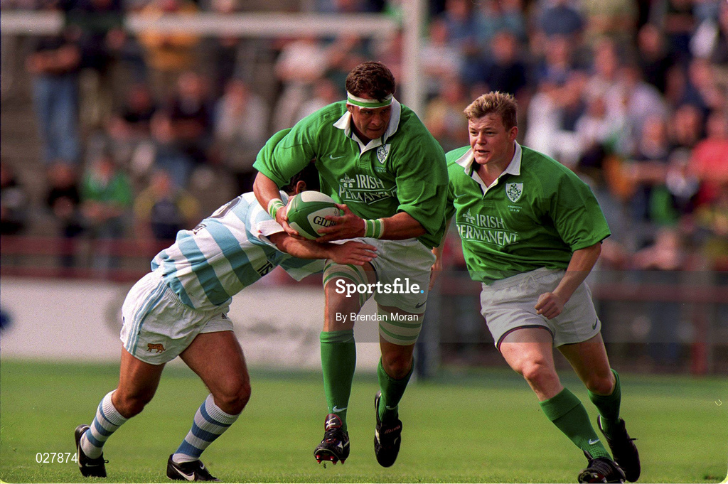 28 August 1999; Dion O'Cuinneagain with the support of his Ireland team-mate Brian O'Driscoll is tackled by Lisandro Arbizu of Argentina during the Rugby World Cup Warm-up match between Ireland and Argentina at Lansdowne Road in Dublin. Photo by Brendan Moran/Sportsfile