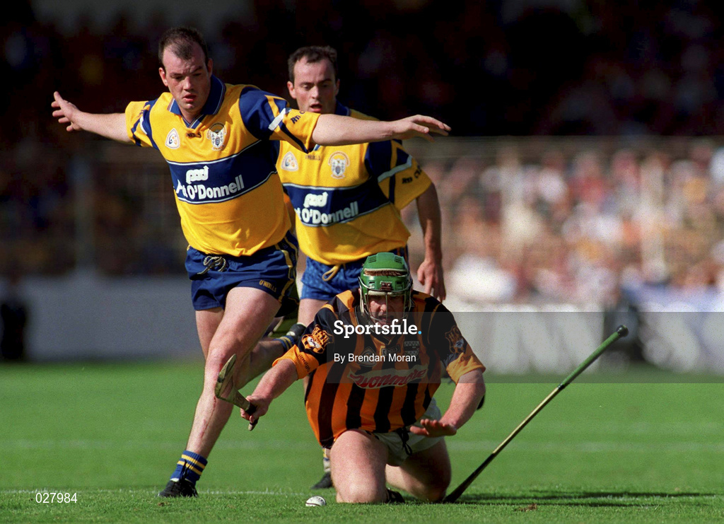 15 August 1999; Kilkenny's Henry Shefflin in action against Ollie Baker of Clare during the Guinness All-Ireland Senior Hurling Championship Semi-Final match between Kilkenny and Clare at Croke Park in Dublin. Photo by Brendan Moran/Sportsfile