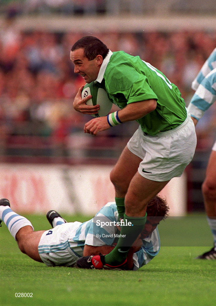 28 August 1999; Conor O'Shea of Ireland in action against Carlos Lobbe of Argentina during the Rugby World Cup Warm-up match between Ireland and Argentina at Lansdowne Road in Dublin. Photo by David Maher/Sportsfile