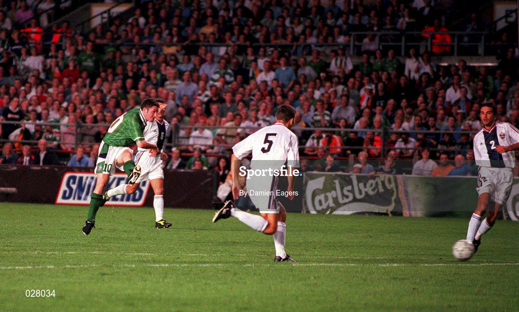 1 September 1999; Robbie Keane of Republic of Ireland has a shot on goal during the UEFA European Championships Qualifying Group 8 match between Republic of Ireland and Yugoslavia at Lansdowne Road in Dublin. Photo by Damien Eagers/Sportsfile