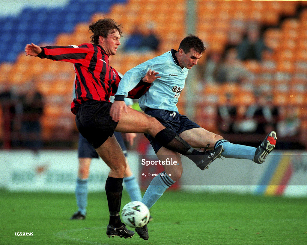 20 August 1999; Jamie Harris of Bohemians in action against Pat Scully of Shelbourne during the Eircom League Premier Division match between Bohemians and Shelbourne at Tolka Park in Dublin. Photo by David Maher/Sportsfile