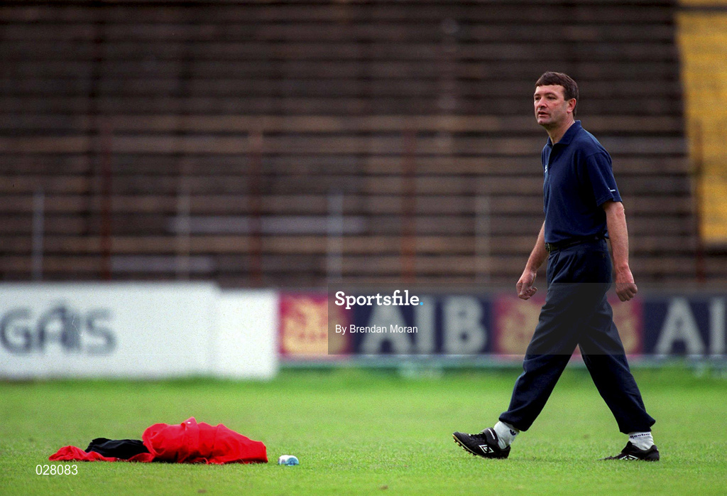 30 August 1999; Cork manager Jimmy Barry Murphy during a training session, at Páirc Uí Chaoimh in Cork, in advance of the Guinness All-Ireland Senior Hurling Championship Final. Photo by Brendan Moran/Sportsfile