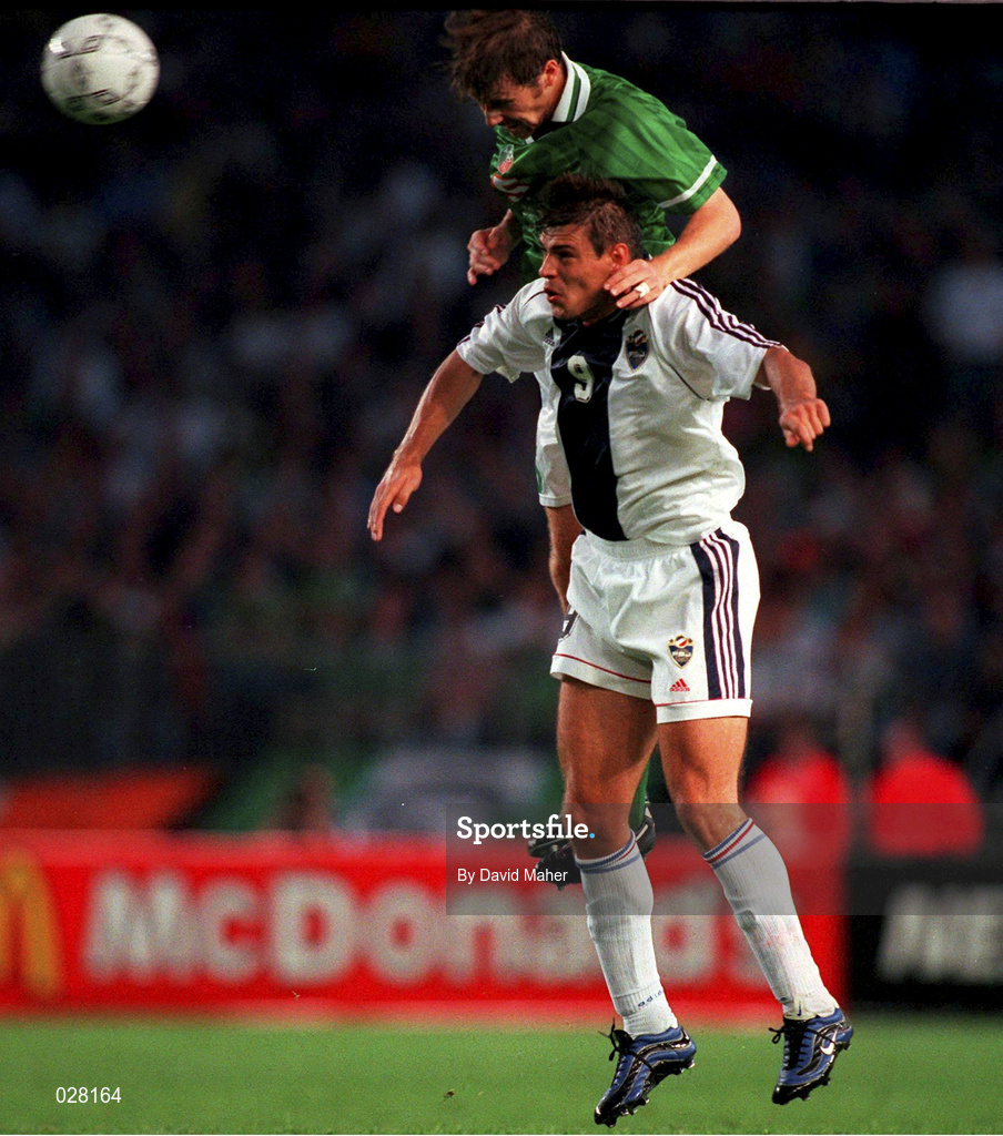1 September 1999; Kenny Cunningham of Republic of Ireland in action against Savo Milosevic of Yugoslavia during the UEFA European Championships Qualifying Group 8 match between Republic of Ireland and Yugoslavia at Lansdowne Road in Dublin. Photo by David Maher/Sportsfile