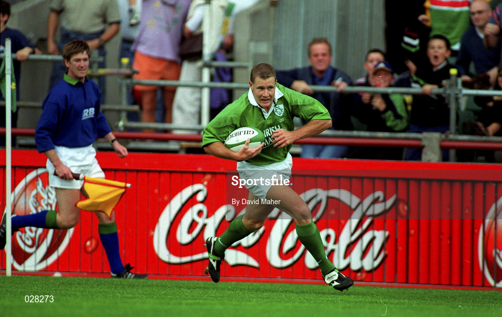 28 August 1999; Ireland's Matt Mostyn scores his first, and his side's second, try during the Rugby World Cup Warm-up match between Ireland and Argentina at Lansdowne Road in Dublin. Photo by David Maher/Sportsfile