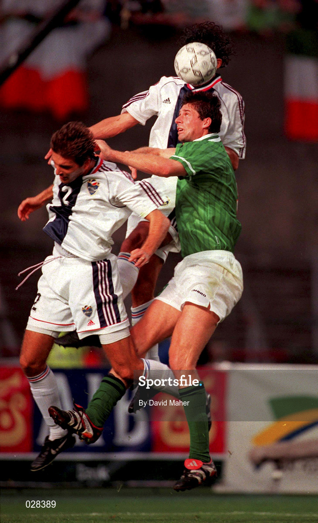 1 September 1999; Niall Quinn of Republic of Ireland in action against Slobodan Komljenovi, left, and Dejan Govedarica of Yugoslavia during the UEFA European Championships Qualifying Group 8 match between Republic of Ireland and Yugoslavia at Lansdowne Road in Dublin. Photo by David Maher/Sportsfile