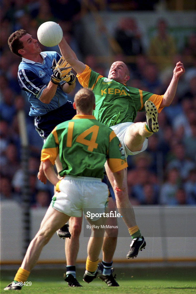 1 August 1999; Paddy Christie of Dublin in action against Meath's Ollie Murphy, with the support of his team-mate Graham Geraghty, during the Bank of Ireland Leinster Senior Football Championship Final between Meath and Dublin at Croke Park in Dublin. Photo by Ray McManus/Sportsfile