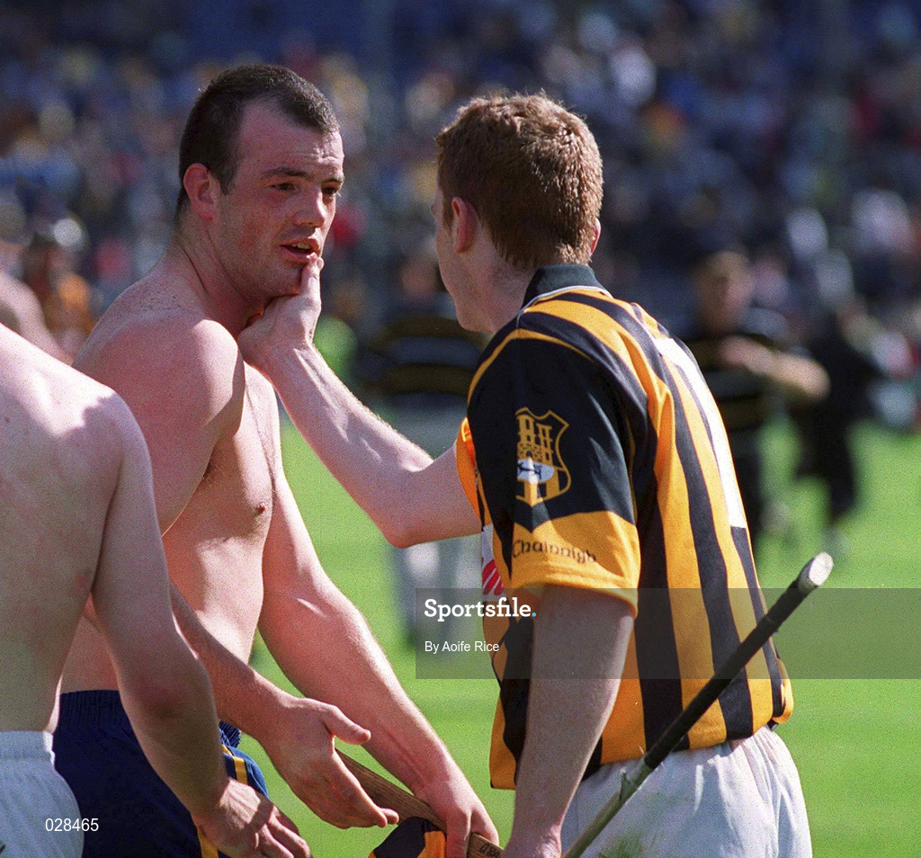 15 August 1999; Kilkenny's Peter Barry commiserates with Clare's Ollie Baker following the Guinness All-Ireland Senior Hurling Championship Semi-Final match between Kilkenny and Clare at Croke Park in Dublin. Photo by Aoife Rice/Sportsfile