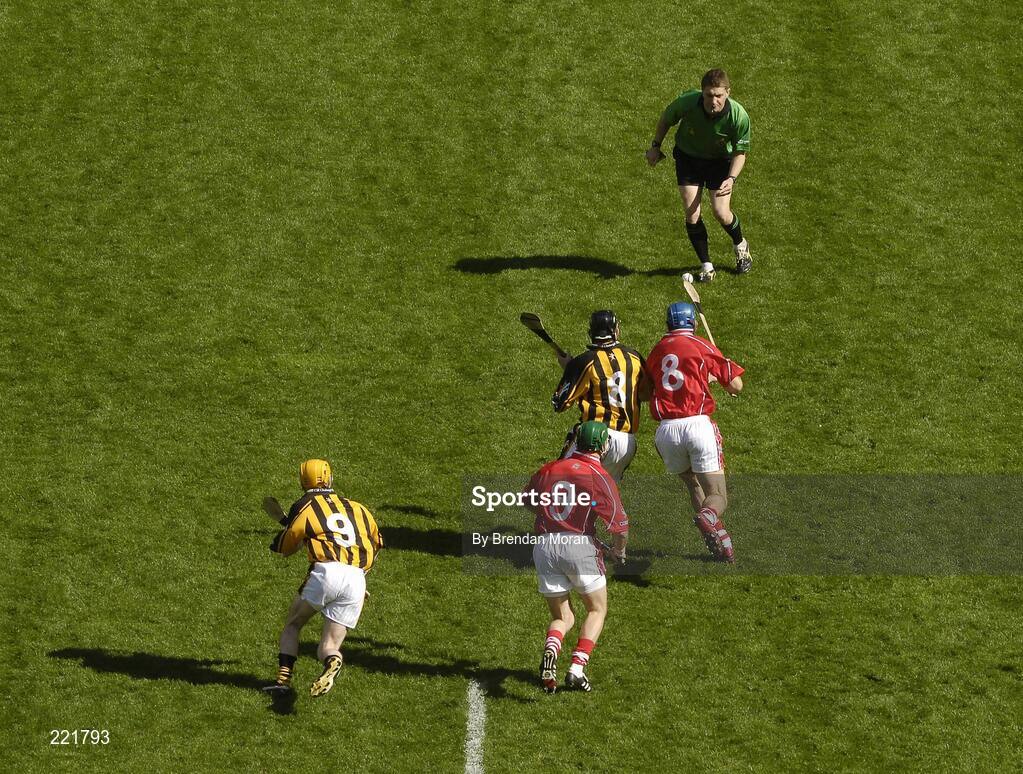 3 September 2006; Referee Barry Kelly throws on the sliotar between Derek Lyng, 8, Kilkenny, and Tom Kenny, 8, Cork to start the game. Also in picture are Kilkenny's James Cha' Fitzpatrick and Cork's Jerry O'Connor. Guinness All-Ireland Senior Hurling Championship Final, Cork v Kilkenny, Croke Park, Dublin. Picture credit: Brendan Moran / SPORTSFILE