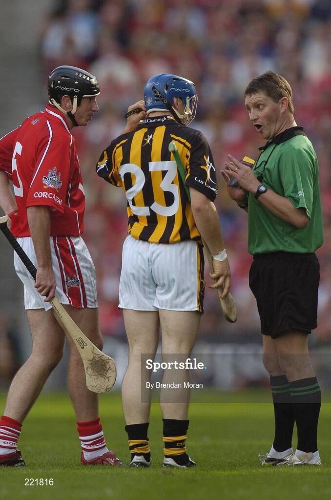 3 September 2006; Referee Barry Kelly speaks to Willie O'Dwyer, Kilkenny, and John Gardiner, Cork. Guinness All-Ireland Senior Hurling Championship Final, Cork v Kilkenny, Croke Park, Dublin. Picture credit: Brendan Moran / SPORTSFILE