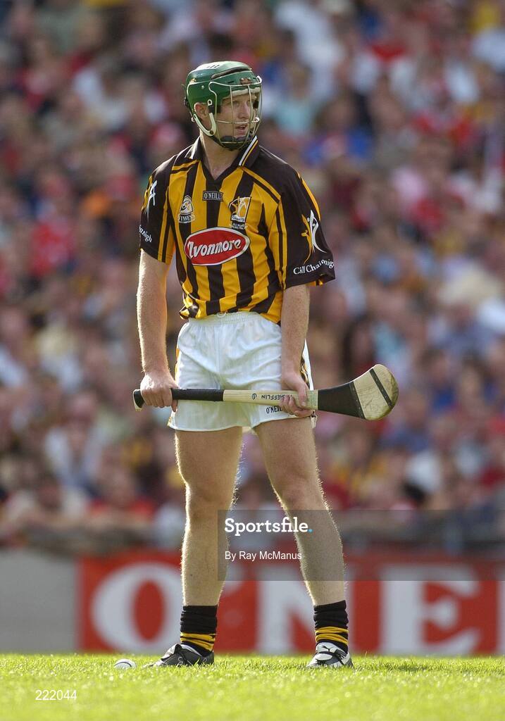 3 September 2006; Henry Shefflin, Kilkenny, prepares to take a free. Guinness All-Ireland Senior Hurling Championship Final, Cork v Kilkenny, Croke Park, Dublin. Picture credit: Ray McManus / SPORTSFILE