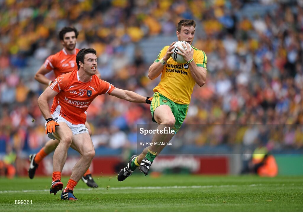 9 August 2014; Leo McLoone, Donegal, in action against Aidan Forker, Armagh. GAA Football All-Ireland Senior Championship, Quarter-Final, Donegal v Armagh, Croke Park, Dublin. Picture credit: Ray McManus / SPORTSFILE