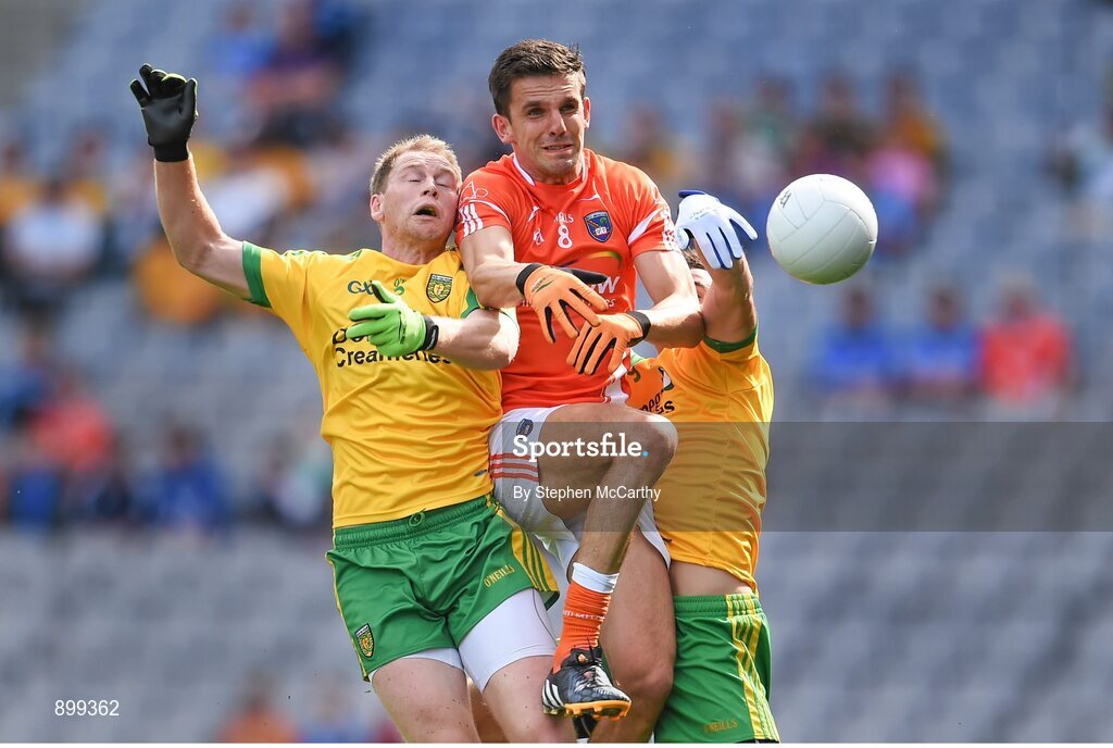 9 August 2014; Stephen Harold, Armagh, in action against Anthony Thompson, left, and Odhrán Mac Niallais, right, Donegal. GAA Football All-Ireland Senior Championship, Quarter-Final, Donegal v Armagh, Croke Park, Dublin. Picture credit: Stephen McCarthy / SPORTSFILE