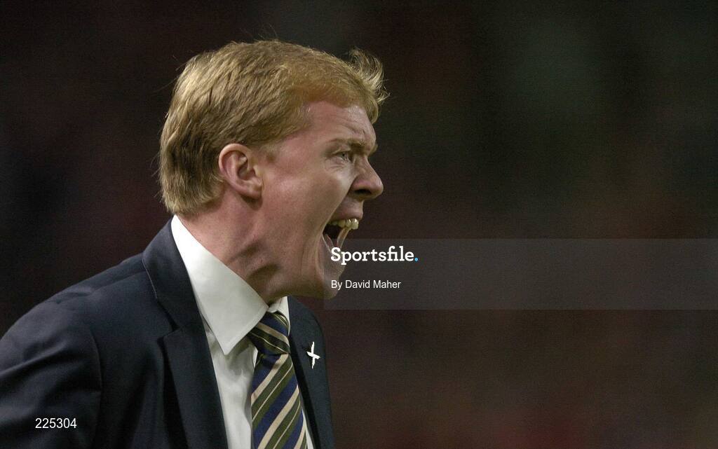11 October 2006; Stephen Staunton, Republic of Ireland manager, during the game. Euro 2008 Championship Qualifier, Republic of Ireland v Czech Republic, Lansdowne Road, Dublin. Picture credit: David Maher / SPORTSFILE