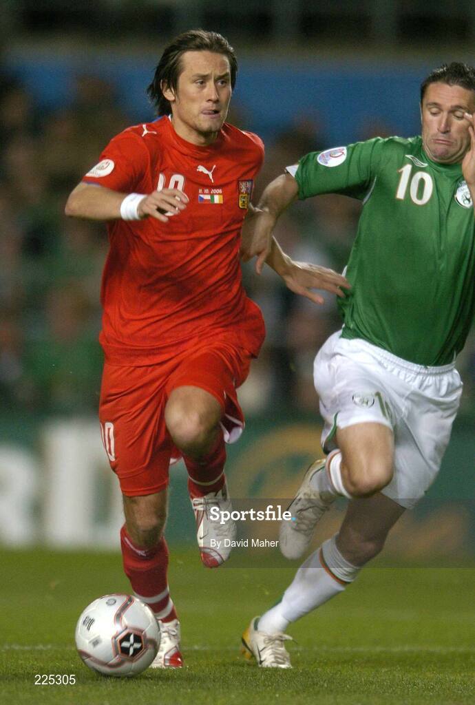 11 October 2006; Tomas Rosicky, Czech Republic, in action against Robbie Keane, Republic of Ireland. Euro 2008 Championship Qualifier, Republic of Ireland v Czech Republic, Lansdowne Road, Dublin. Picture credit: David Maher / SPORTSFILE