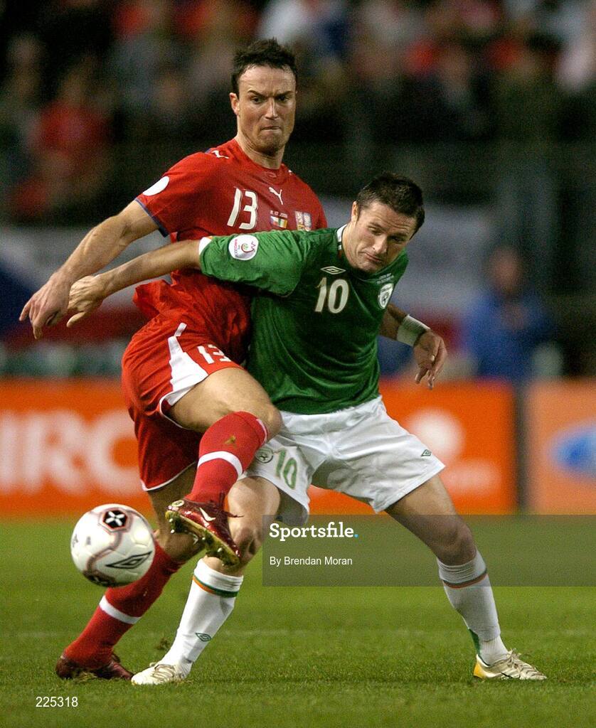 11 October 2006; Robbie Keane, Republic of Ireland, in action against Martin Joranek, Czech Republic. Euro 2008 Championship Qualifier, Republic of Ireland v Czech Republic, Lansdowne Road, Dublin. Picture credit: Brendan Moran / SPORTSFILE