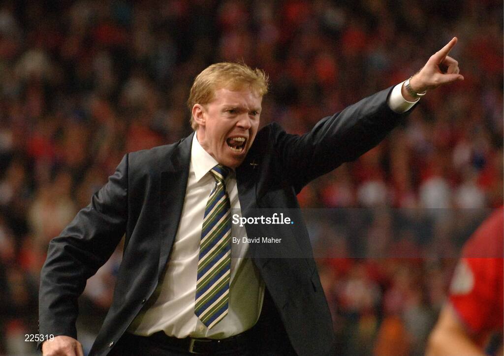 11 October 2006; Steve Staunton, Republic of Ireland manager, during the game. Euro 2008 Championship Qualifier, Republic of Ireland v Czech Republic, Lansdowne Road, Dublin. Picture credit: David Maher / SPORTSFILE