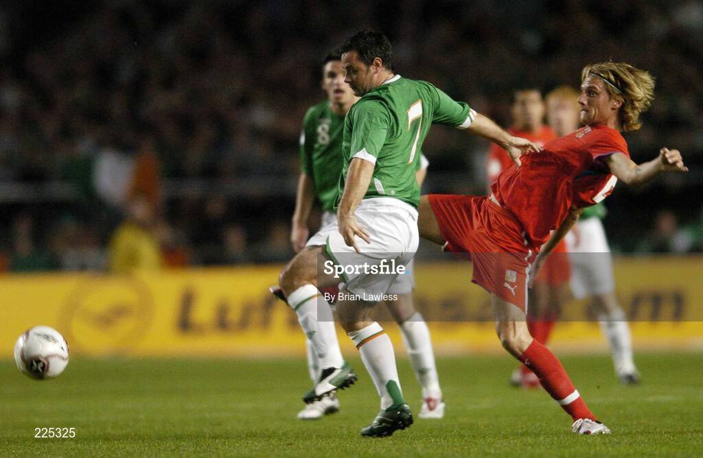 11 October 2006; Andy Reid, Republic of Ireland, in action against Radoslav Kovac, Czech Republic. Euro 2008 Championship Qualifier, Republic of Ireland v Czech Republic, Lansdowne Road, Dublin. Picture credit: Brian Lawless / SPORTSFILE