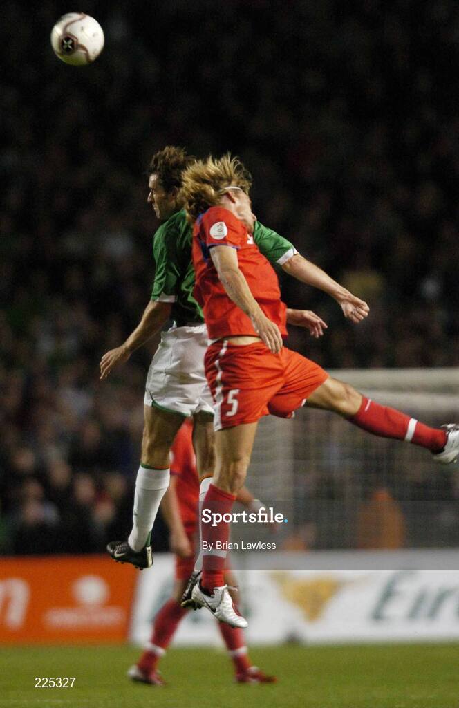 11 October 2006; Kevin Kilbane, Republic of Ireland, in action against Radoslav Kovac, Czech Republic. Euro 2008 Championship Qualifier, Republic of Ireland v Czech Republic, Lansdowne Road, Dublin. Picture credit: Brian Lawless / SPORTSFILE