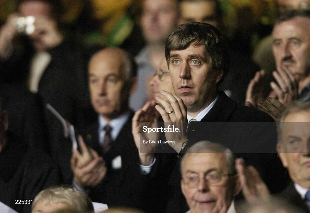 11 October 2006; FAI Chief Executive John Delaney applauds the teams before the match. Euro 2008 Championship Qualifier, Republic of Ireland v Czech Republic, Lansdowne Road, Dublin. Picture credit: Brian Lawless / SPORTSFILE