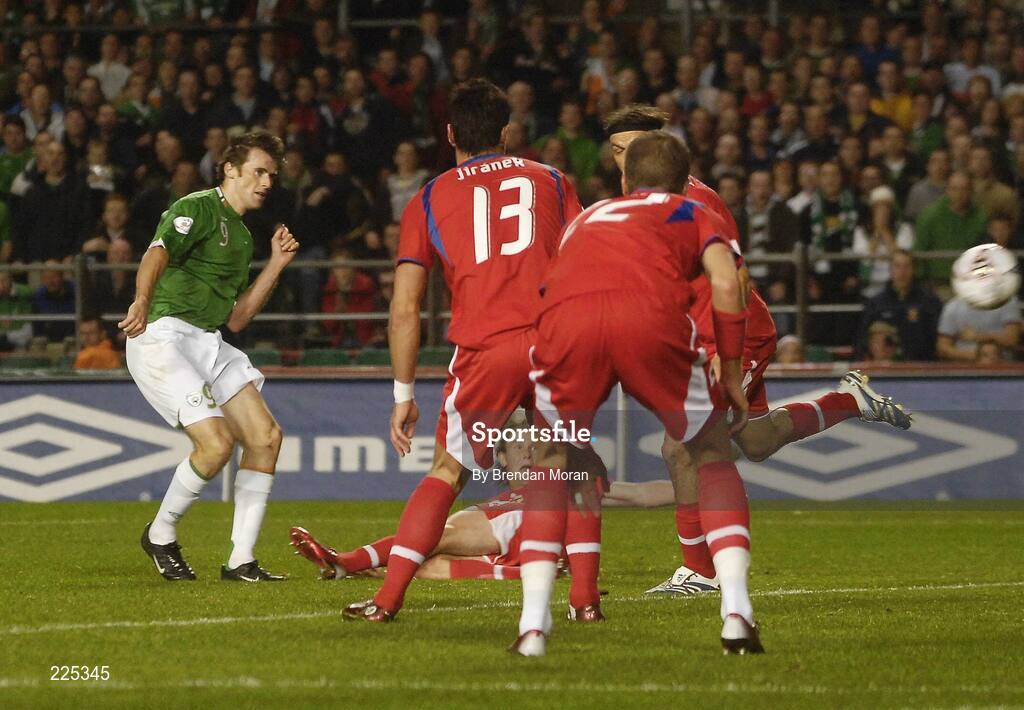 11 October 2006; Kevin Kilbane, Republic of Ireland, scores his side's first goal against the Czech Republic. Euro 2008 Championship Qualifier, Republic of Ireland v Czech Republic, Lansdowne Road, Dublin. Picture credit: Brendan Moran / SPORTSFILE