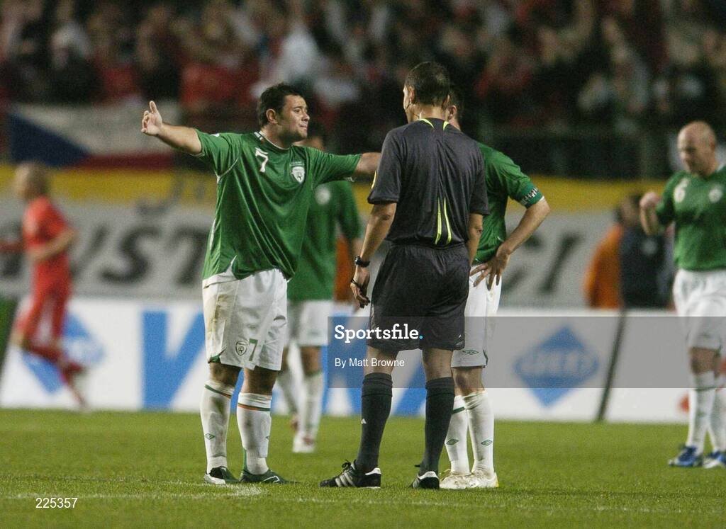 11 October 2006; Republic of Ireland players Andy Reid and Robbie Keane remonstrate with referee Bertrand Layec after the Czech Republic had scored their first goal. Euro 2008 Championship Qualifier, Republic of Ireland v Czech Republic, Lansdowne Road, Dublin. Picture credit: Matt Browne / SPORTSFILE