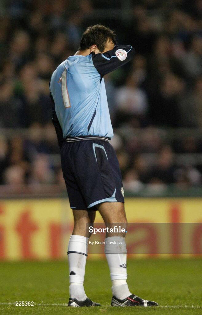 11 October 2006; Republic of Ireland's Wayne Henderson shows his disapointment after concedeing a goal. Euro 2008 Championship Qualifier, Republic of Ireland v Czech Republic, Lansdowne Road, Dublin. Picture credit: Brian Lawless / SPORTSFILE