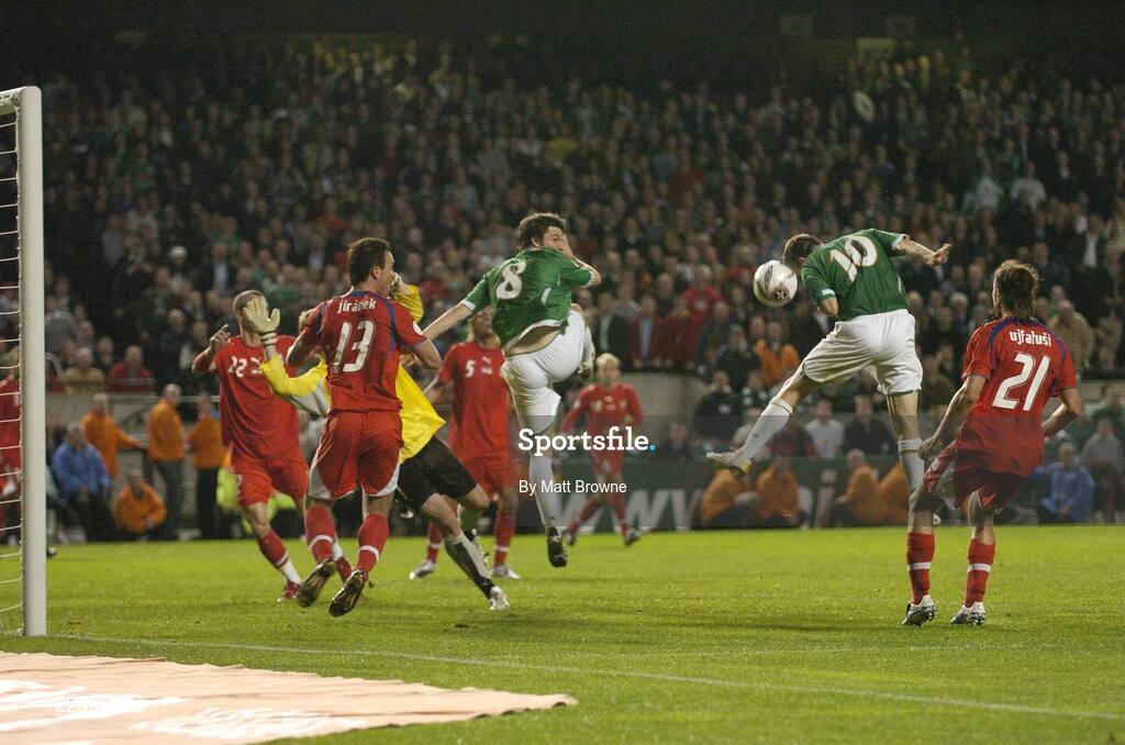11 October 2006; Robbie Keane, Republic of Ireland, heads goalwards late in the game. Euro 2008 Championship Qualifier, Republic of Ireland v Czech Republic, Lansdowne Road, Dublin. Picture credit: Matt Browne / SPORTSFILE